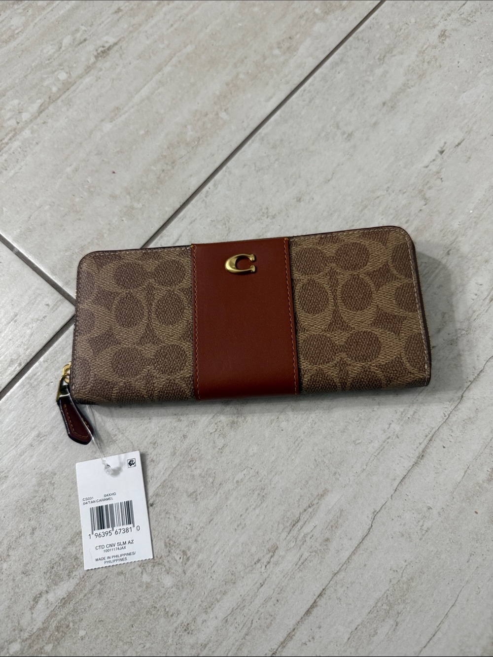 Coach Brown Signature Canvas Zip Wallet with tan caramel Leather Accent ..new